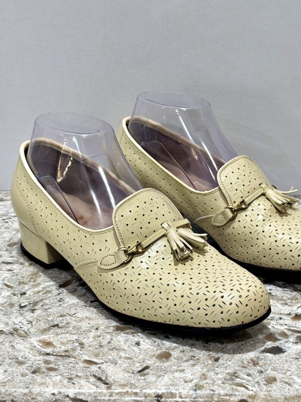 Vintage Hush Puppies Womens 8.5 Cream Leather Tassel Loafers Block Heel Granny
